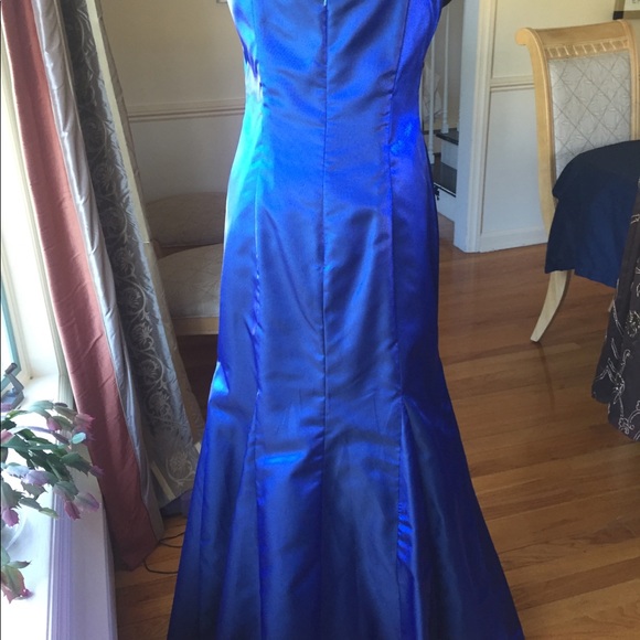 Formal gown - Picture 3 of 8